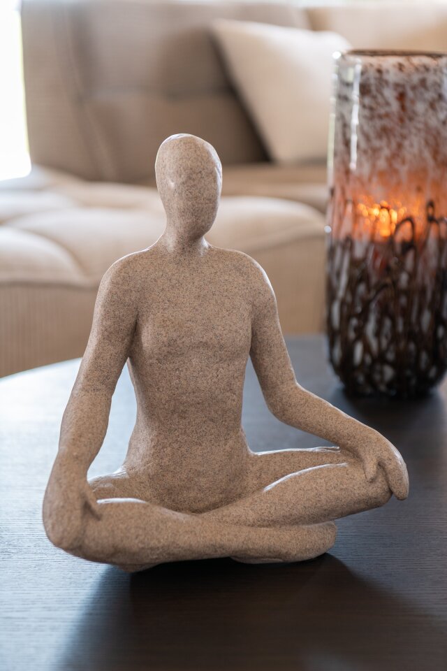 Figure Yoga Resin Beige